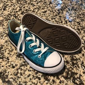 Girls size 13 Chuck Taylor Converse